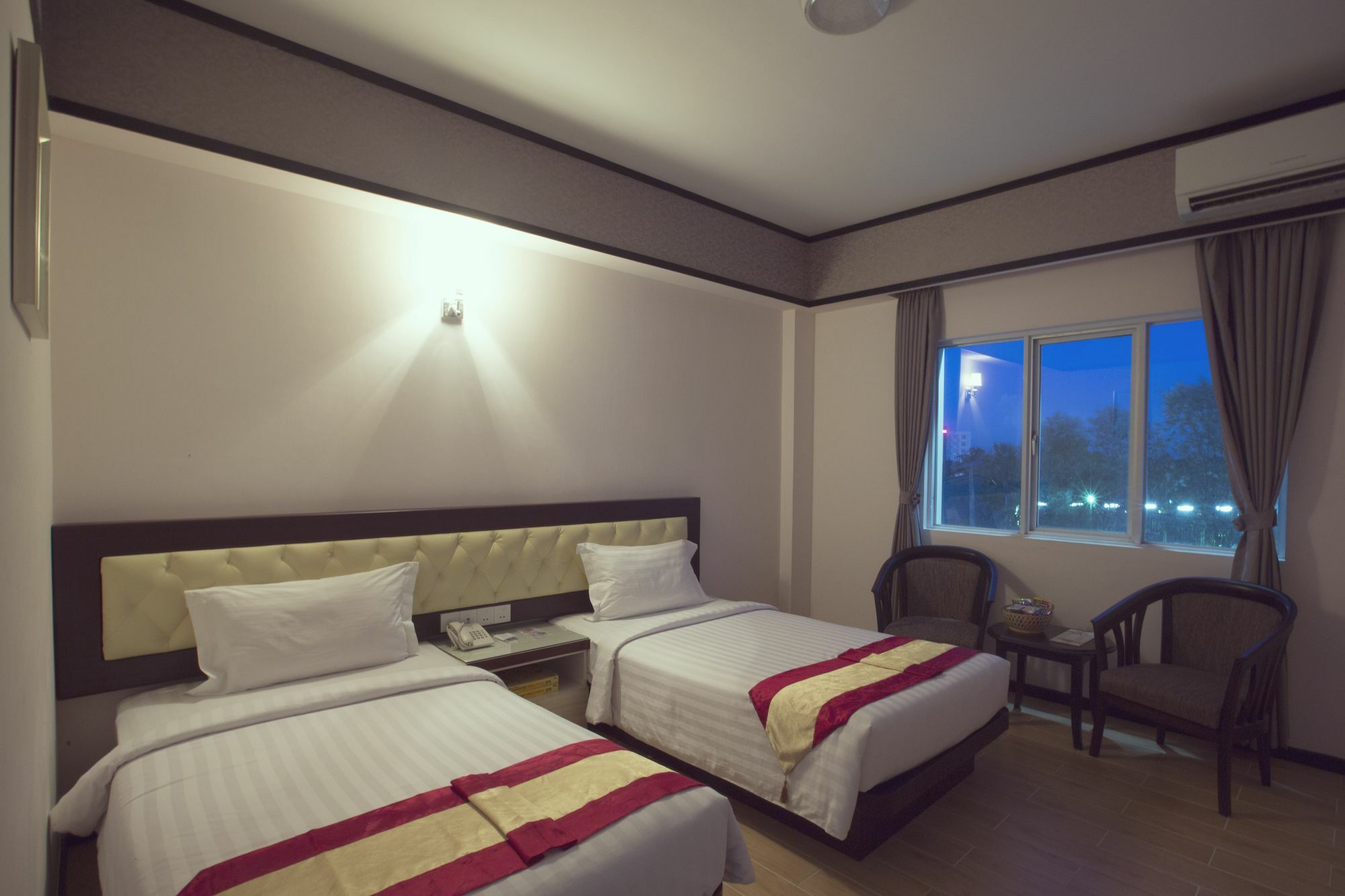 Platinum River View Hotel Rangun Kültér fotó